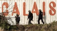 Wieder Messerangriff im Calais-Lager - diesmal auf RT-Reporter